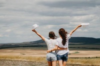 一个人能不能交往，看他的磁场