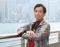 香港知名男星瘦到脱相，患鼻咽癌花光积蓄，说话变大舌头被劝退休