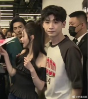 这张图白敬亭的表情真不是p的吗……
