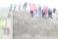 马上评｜“糊不糊”的摄影大展，大家“服不服”？