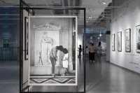 “中法文化之春”摄影展在汉开展，《艺术馆的一天》记录人与艺术的碰撞