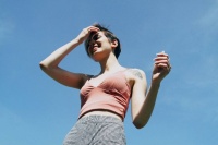 其实，女人会和异性发生亲密关系，提前有这些“预兆”的