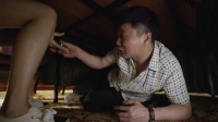 丈母娘跟未来女婿吃饭，不料桌底下更热闹，这段笑得肚子疼哈哈哈