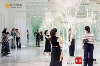 用装置艺术表达瞬间与永恒的辩证关系｜成都双年展