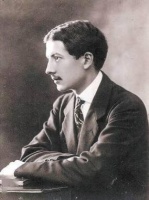 人们珍爱它，是因为世间再也不会诞生《大莫纳》这样一本小书了