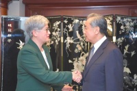 王毅：中澳关系不能再偏航，更不能走回头路