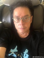 72岁谭咏麟自曝生病数天瘦了十多斤，上周还开过演唱会