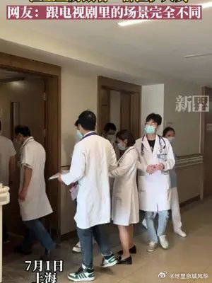 医生查房跟着一群医护人员，网友：如果你被一群医生查房，不用紧张，说明你的病是教科书典型