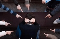 你相信吗？同学发生了冲突，劝架人受伤，获赔250元，却被刑拘5天