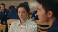 众人在食堂吃饭，展大鹏提到宋焰等了初恋十年……