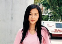 香港知名女星拒绝复出，差一步嫁入豪门至今单身，遭同剧男星强吻