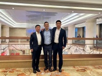 “蔚小理”创始人齐聚，李斌、李想、何小鹏再同框 据悉……