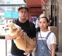 香港知名男星陷经济困难，妻子怀四胎，遭封杀四年没钱交房租