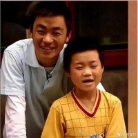 王宝强儿子终于长大，近照曝光全网震惊：生父是谁，一目了然！