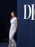42岁的熊黛林参加活动，这谁顶得住啊