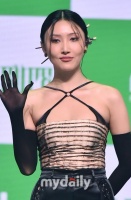 华莎无惧被举报淫秽演出 回应称上台就忘记烦恼