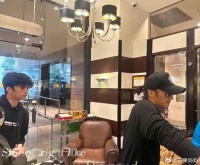 谢霆锋带大儿子外出度假……