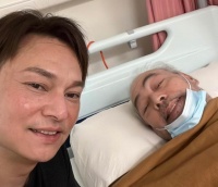 香港知名歌手健康出问题，发高烧紧急入院，身材消瘦像纸扎公仔