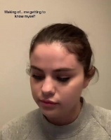 赛琳娜弹唱和比伯的分手情歌 解释关闭评论的原因