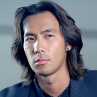 香港知名男星气质大变，穿僧袍为考生加油，看破红尘剃度出家多年