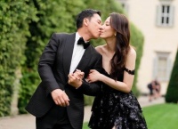 恭喜！香港知名男星花重金补办浪漫婚礼，与名模妻子结婚20周年