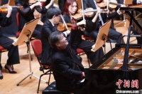 一曲《黄河》天下惊 钢琴家殷承宗82岁“再续传奇”