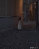 太多的人，指望用大多数人的思维方式，获得少数人的人生成果，这是不现实的