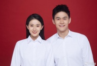 孙杨家庭聚会合照曝光，张豆豆手挽婆婆，孙妈妈面露笑容一脸慈爱