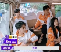 杨颖晒儿子照片，小海绵颜值惊艳网友，笑称“追不过女生”引发热议