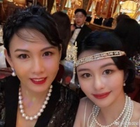 邱淑贞21岁大女儿近照曝光，五官精致身材纤细，时尚性感星范足