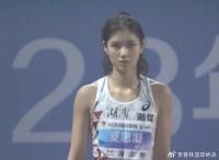 泪目！中国最美田径女神带伤夺冠，刘翔师妹酷似杨颖：激动捂脸
