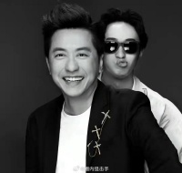 庾澄庆围观儿子直播，父子互动也太好笑了，哈利长的真的很好看……