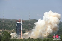 中国成功发射首款柔性太阳翼平板式卫星