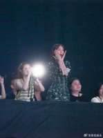 女神林志玲退圈后亮相捧场老公演唱会，48岁状态亮眼引网友赞叹