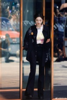 杨幂衣服上的英文glutinous rice是糯米的意思