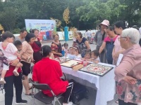 成都糖画传承展演进社区 居民零距离感受非遗文化魅力