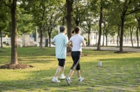 人老了，学会富养自己，做个“冷一点”的人