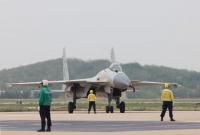 昼夜出击砺硬功：海军航空大学某大队舰载机陆基跨昼夜全流程演练掠影