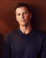 卧槽！据TMZ，目前和在约会交往！还被狗仔拍到了一起过夜！