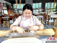 定州缂丝传承人：脚踏实地中“雕刻”如梦的千年奢华