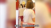 郭晶晶和丈夫日本购物，素颜皮肤无皱纹，霍启刚专门赴日为其撑腰