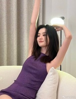 乔欣最近的社交动态，越来越自信明媚了，现在的风格妥妥御姐！