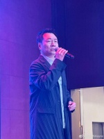 TVB视帝现身内地大排档！宵夜叫一桌子美食胃口好，获路人求合照