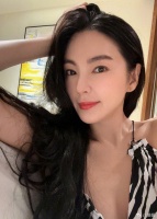 张雨绮曝带娃日常，陪孩子商场演出还到儿子班讲故事，被喊大明星