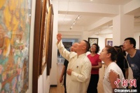 “90后”唐卡画师“接棒”千年技艺