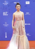 内娱女明星都是狠人啊，张子枫六年身材变化好大……
