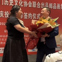 崩牙驹68岁生日席开20多桌！现场嗨唱歌曲精神好，司徒玉莲现身