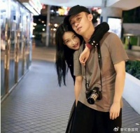 离婚一年后，孙怡董子健首次被拍同框，带女儿逛街画面温馨