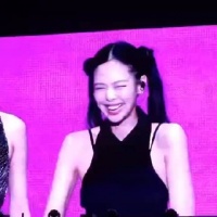 Jennie为越南粉丝跳叮叮当当舞，营业状态满分