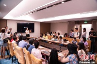 榕台中小学生共同体验制作福州软木画